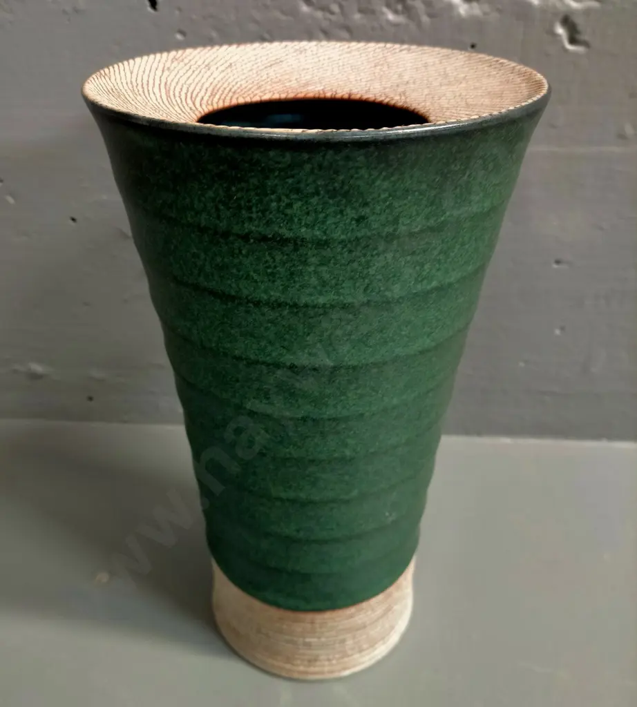 Peter Shearer hand potted vase H-230 Image 1++