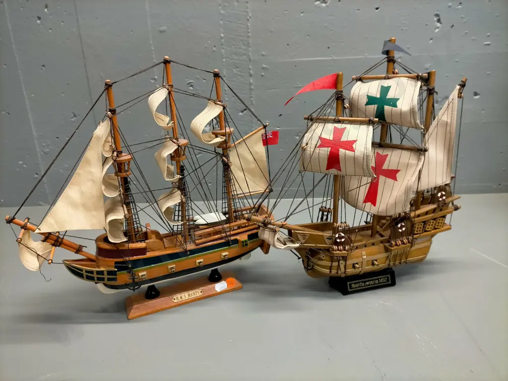 2x wooden sailing ship models - The Santa Maria, the Bounty H-350 Image 1++
