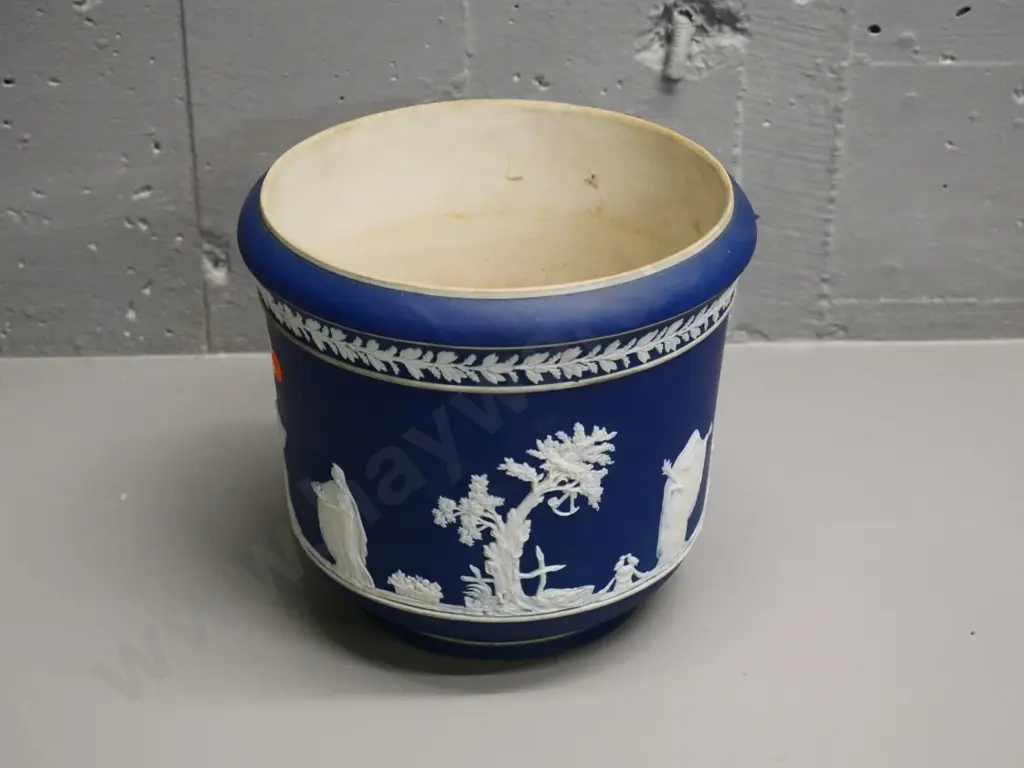 Wedgwood blue jasperware jardiniere H-200 D-230 at rim Image 1++