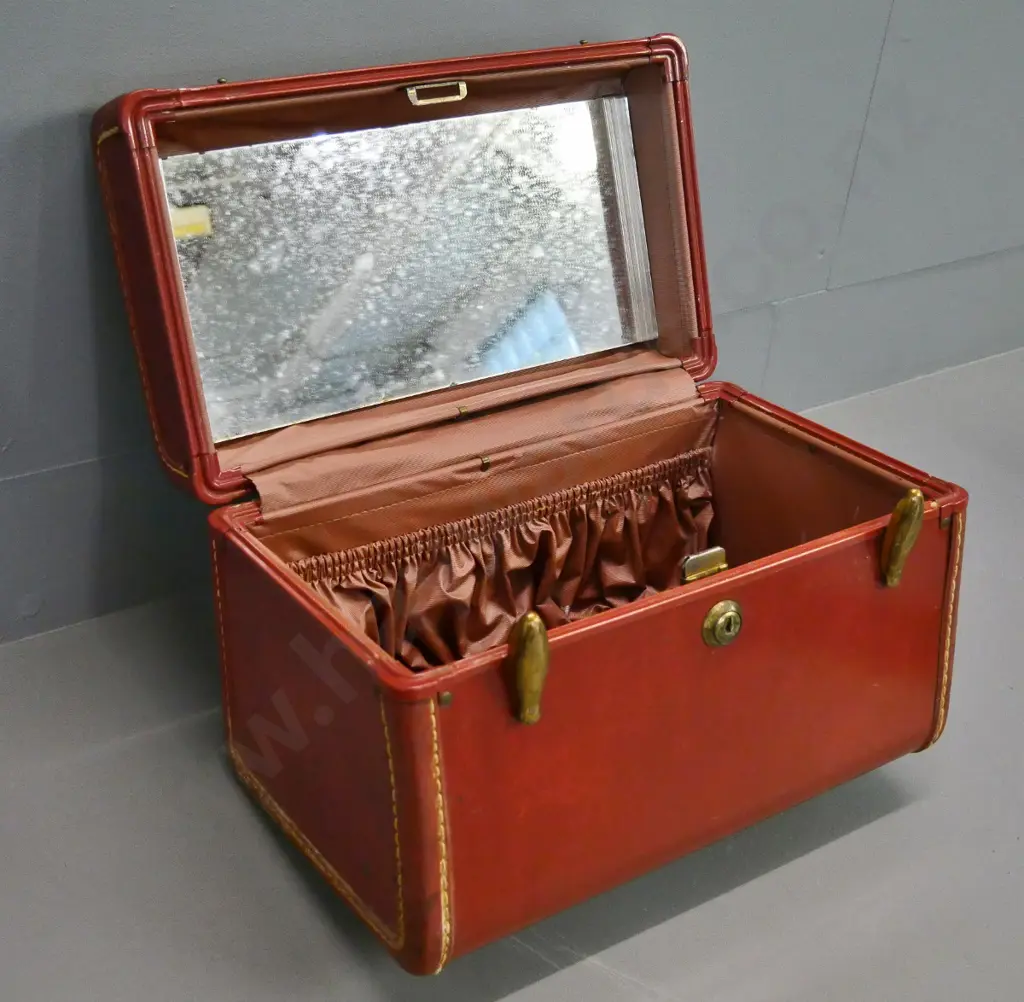 retro Samsonite leather vanity case with mirror inside lid, lockable but no key H-220 W-330 D-210 Image 1++