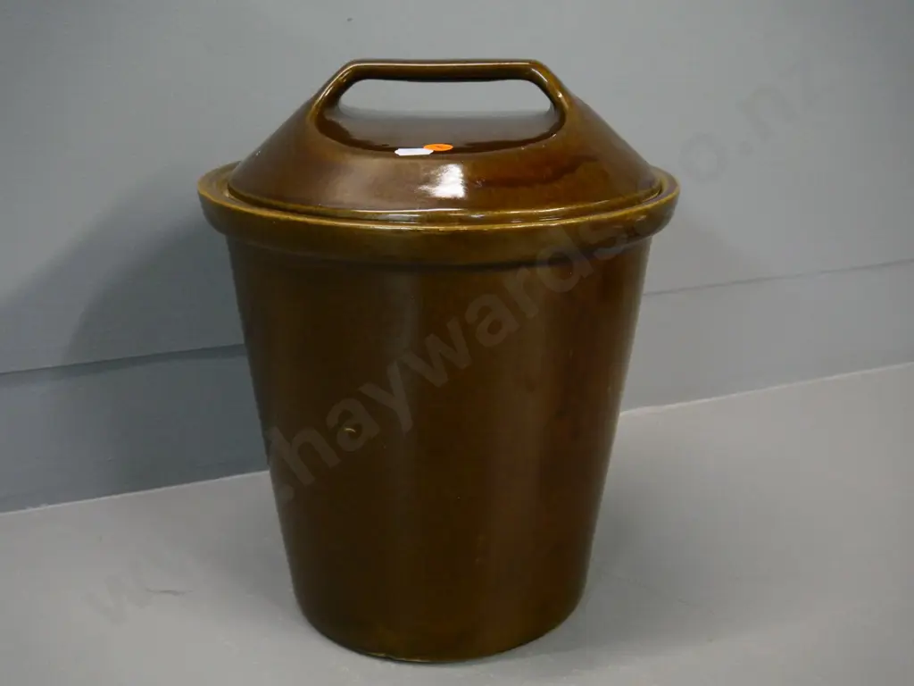 brown stoneware lidded crock H-350 Image 1++