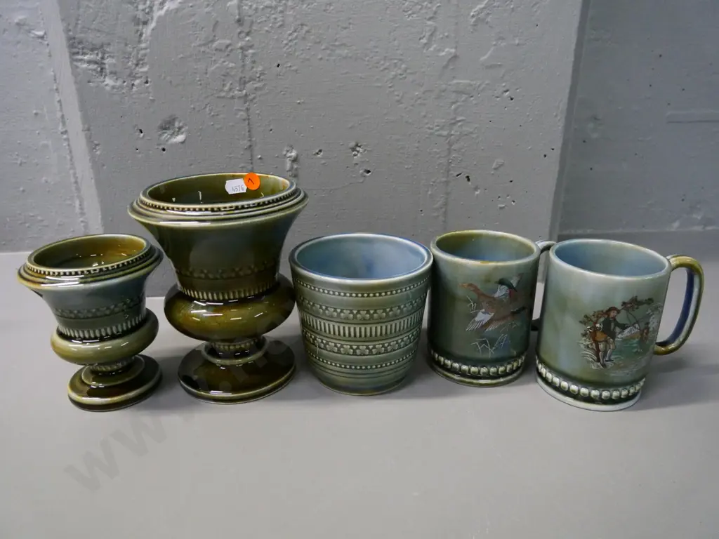 5 pieces of Irish porcelain - 2 vases, taller is H-160, small pot and 2 mugs with printed designs Image 1++