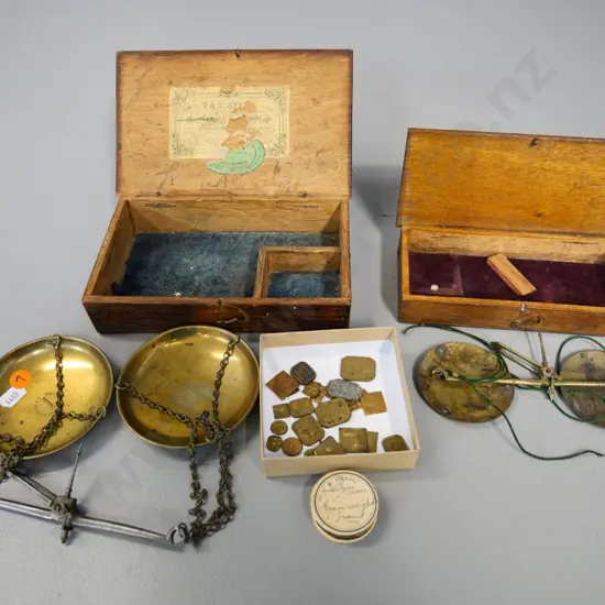2 vintage gold scales in wooden cases - one marked WT Avery Latebeach with assorted weights, other in poor condition