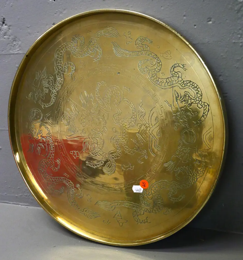 round heavy brass tray with etched dragon motif Diameter 360 Image 1++