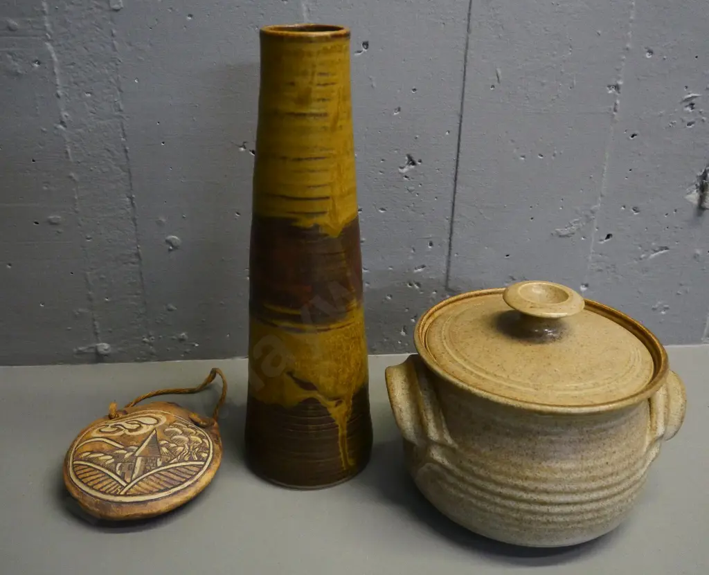 3 studio pottery items - Del Noaks Nucelar Free NZ wall pocket, unmarked casserole and vase H-350 Image 1++