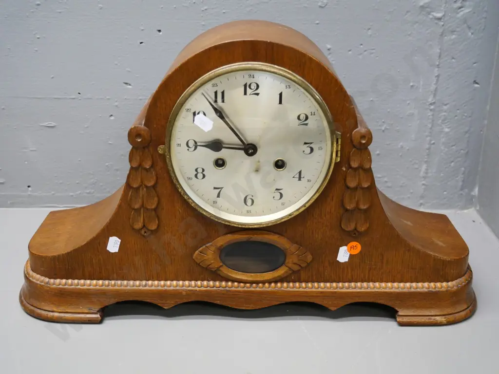 oak-cased deco style chiming mantel clock, may have had movement replaced H290 W470 Image 1++