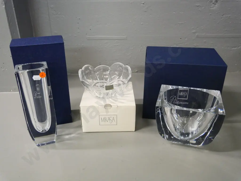 3 boxed Mikasa glass items - bowl and 2 heavy vases, taller H-210, shorter one has "Women In Dentistry" engraved Image 1++