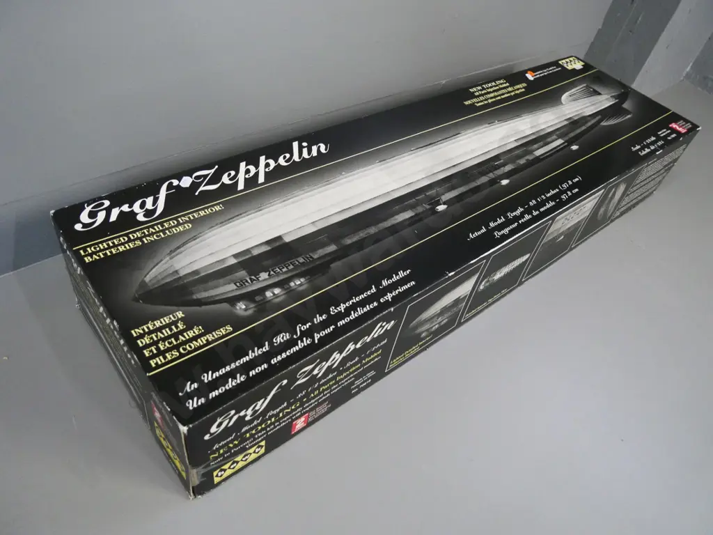 large yet-to-be-assembled plastic 1:245 scale model Graf Zeppelin airship. Box L-1000 Image 1++
