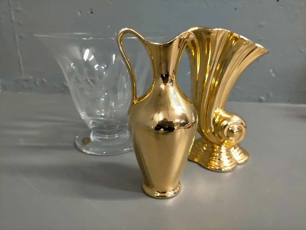 Tudor crystal vase H-160 , 2x Royal Winton Golden Age vases Image 1++