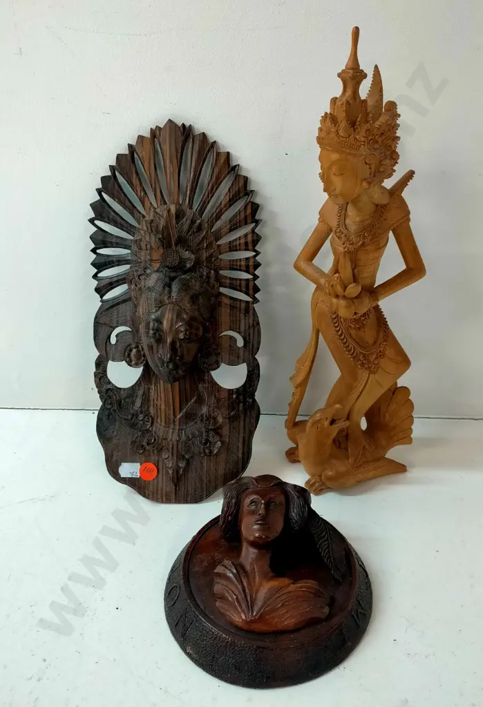 3 pieces of carved wooden souvenir ware (Indonesian?)  Dancing figure H-340 Image 1++