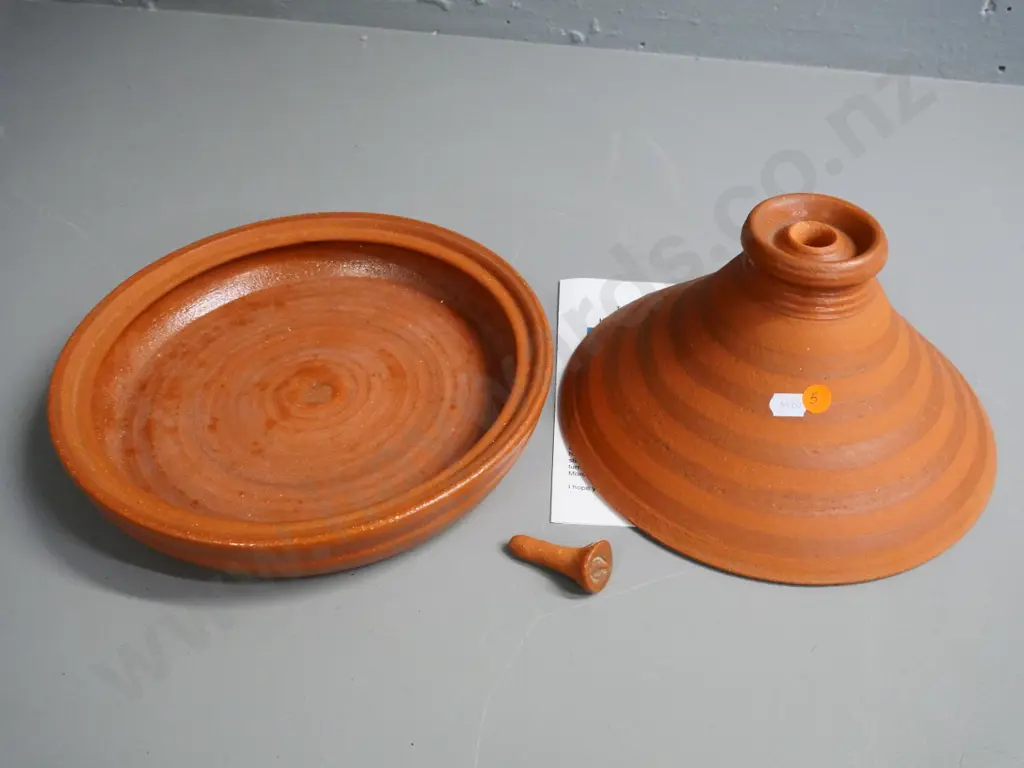 Herluf Andersen New Zealand pottery tagine H-190 Diameter 300 Image 1++