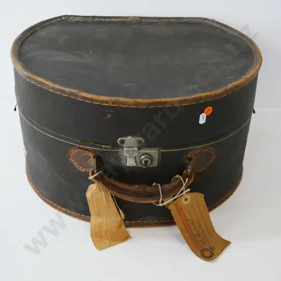 leather hat box - some wear and some damage to fabric lining H-250 Diameter 430