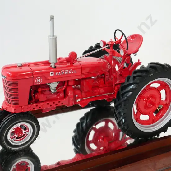 die-cast model McCormack Farmall tractor - in glazed wooden display case H-230 W-370 D-260