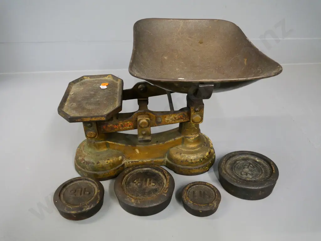 Carnegie & Layton heavy cast metal balance scales with tray and 4 weights - overall H-260 W-350 Image 1++