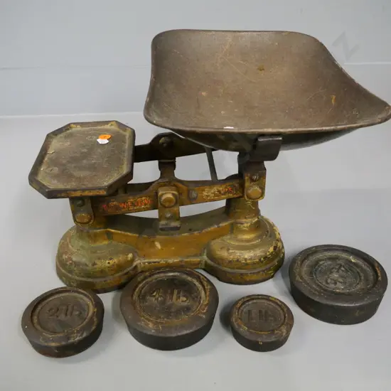 Carnegie & Layton heavy cast metal balance scales with tray and 4 weights - overall H-260 W-350
