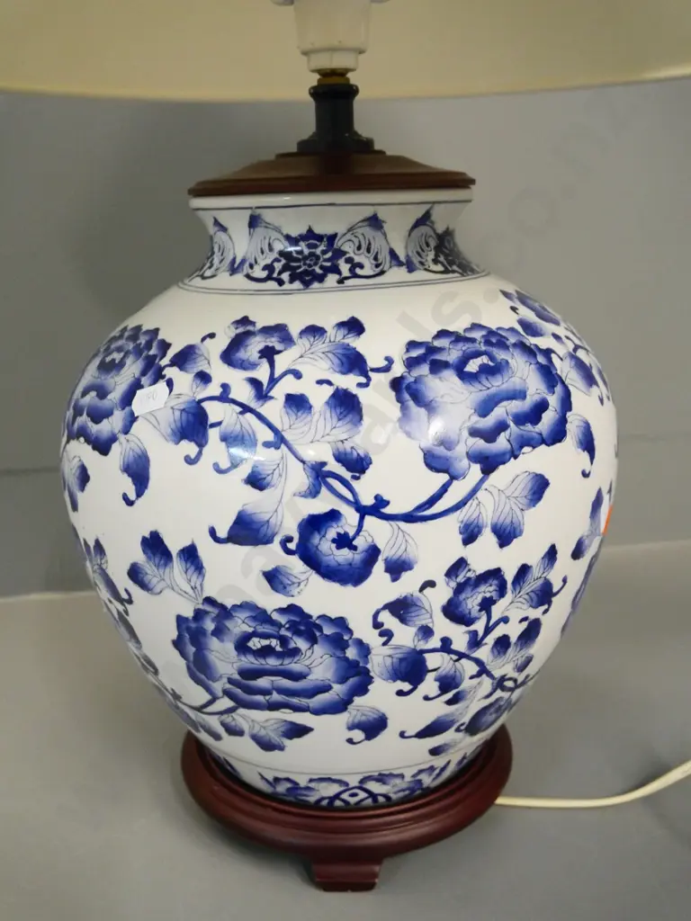 oriental blue and white based table lamp on stand H-600 Image 1++