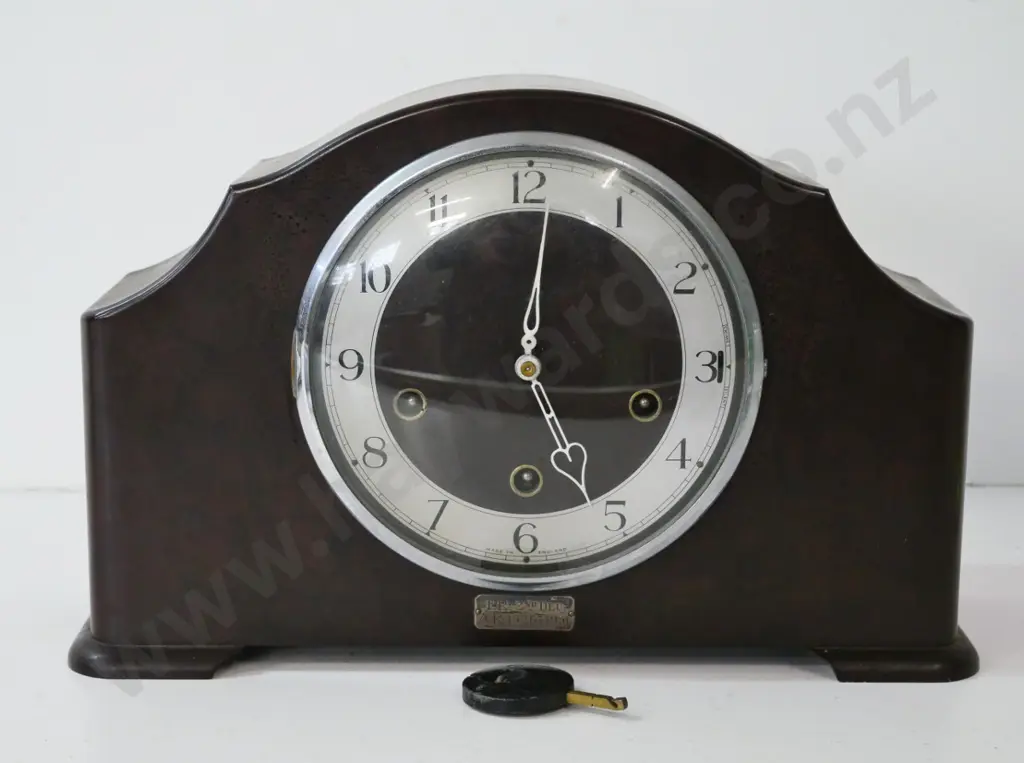 vintage bakelite cased mantel clock -  Smiths Enfield movement, 1926-1951 inscription on plaque. H-240 W-370 D-120 Image 1++
