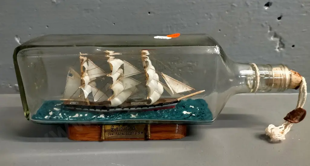 ship in a bottle - The Balclutha Image 1++