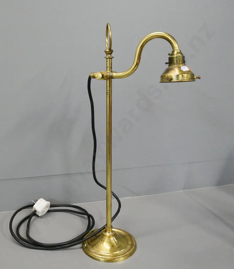 brass table lamp, no shade, some minor surface corrosion H-510 Image 1++