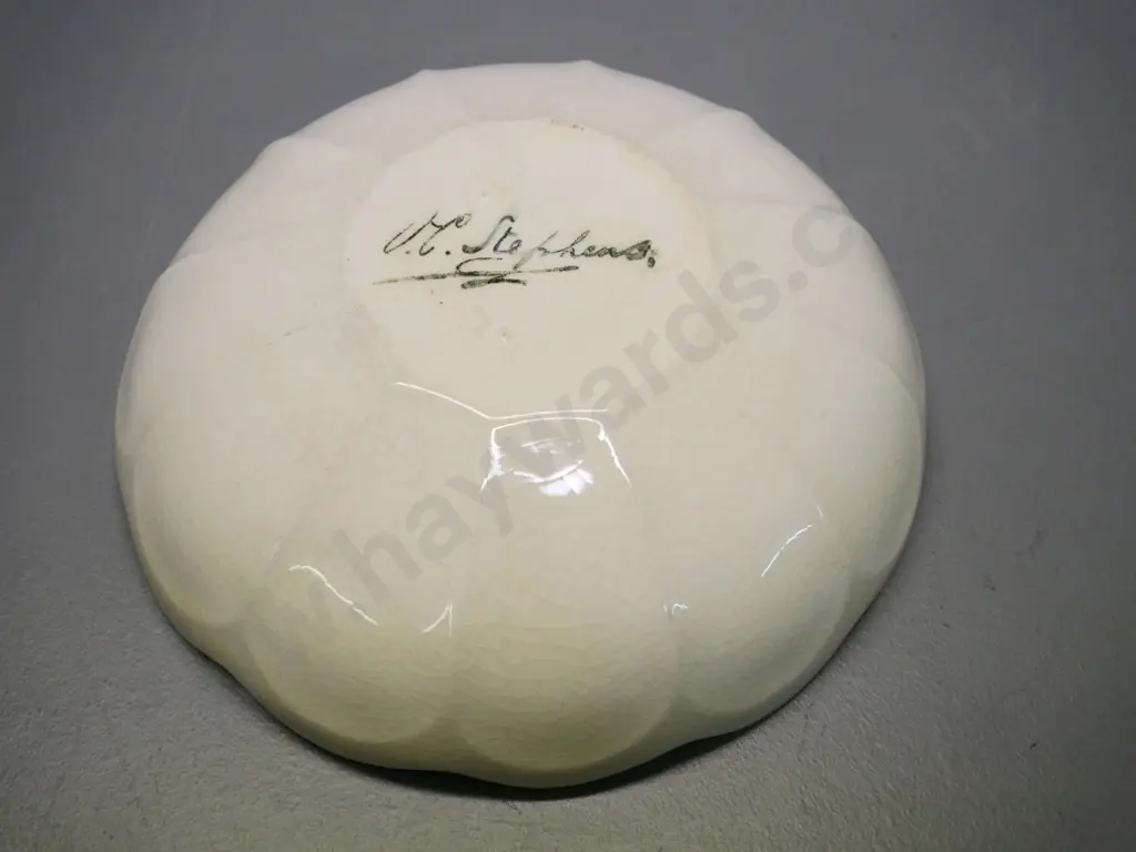 scalloped rim teal and white O.C. Stephens bowl Diameter 230 - some crazing/staining Image 1++