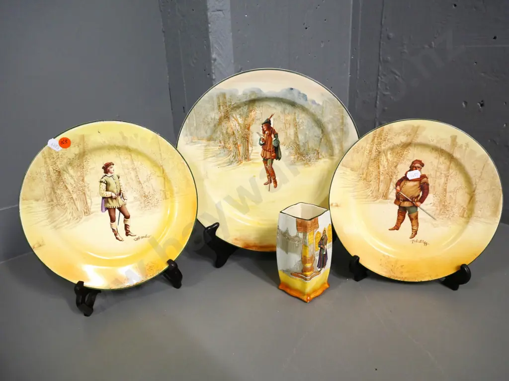 4 Royal Doulton Shakespeare ware items - Shylock vase H-120 and 3 plates, largest D-250 Image 1++