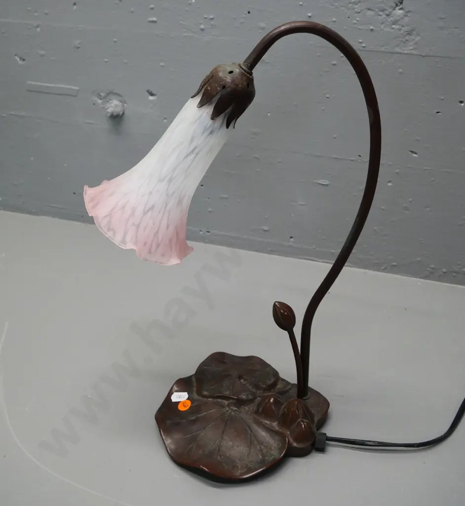 reproduction lily themed table lamp with metal base, mottled pink & white frosted shade - not working H-400 Image 1++