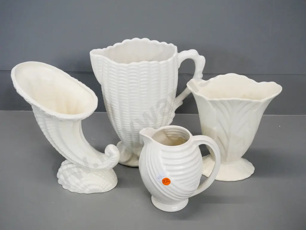 4 white English vases - Wade, Spode, Sylvac H-240 Image 1++