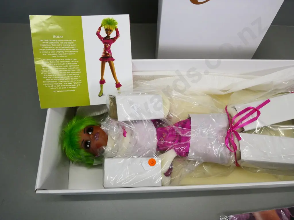 as-new, apparently never unboxed Jan McLean "Bebe" doll H-650 Image 1++