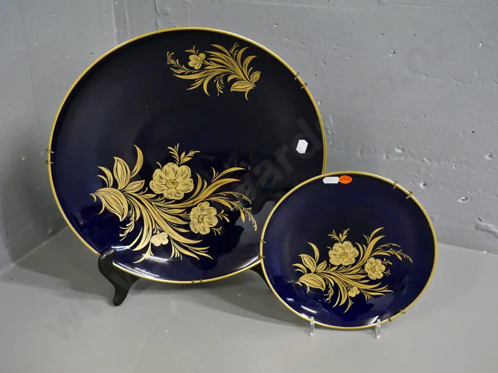 2 Hutschenreuther cobalt display plates - larger one is Diameter 300 Image 1++