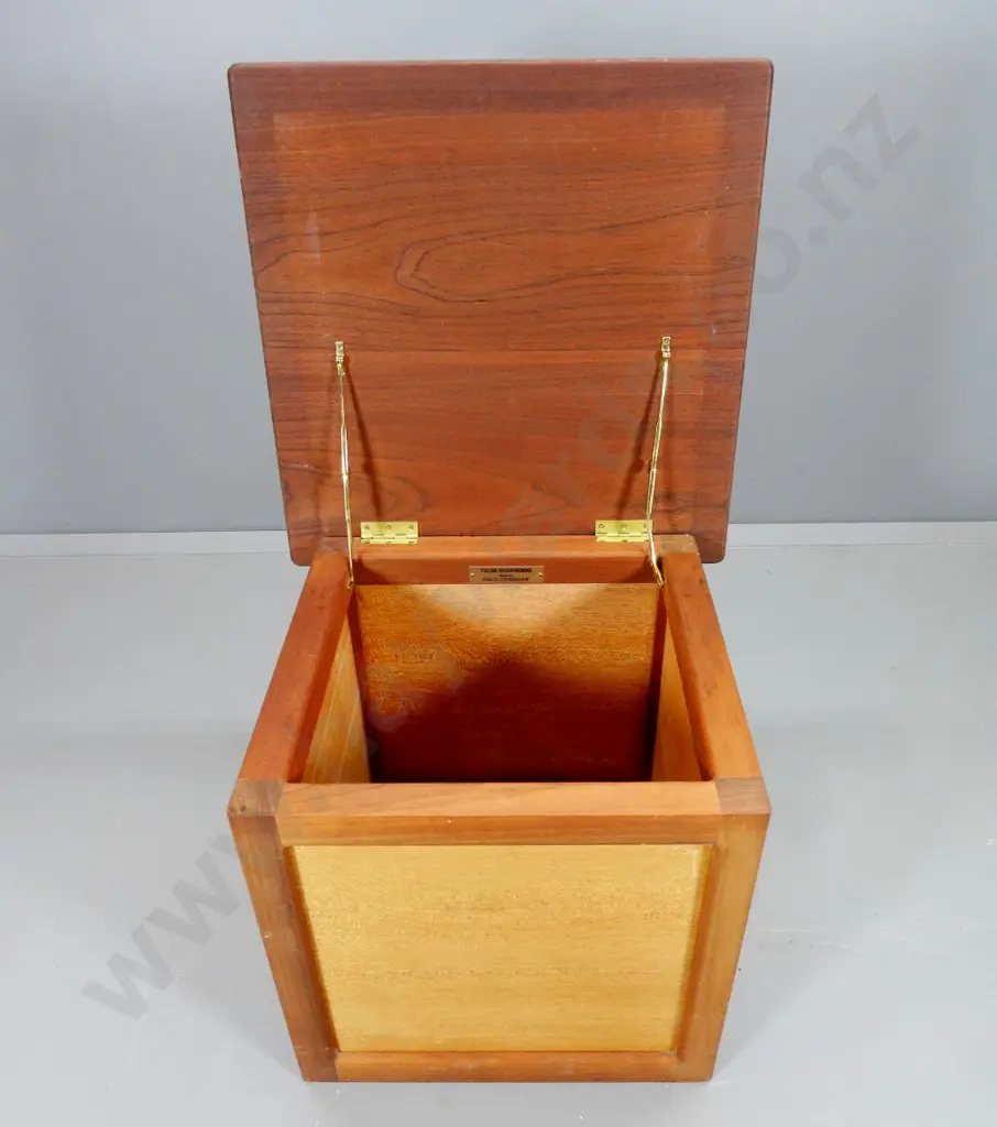 mixed timber lift-top storage chest / table - some rubbing to edges H500 W600 D600 Image 1++