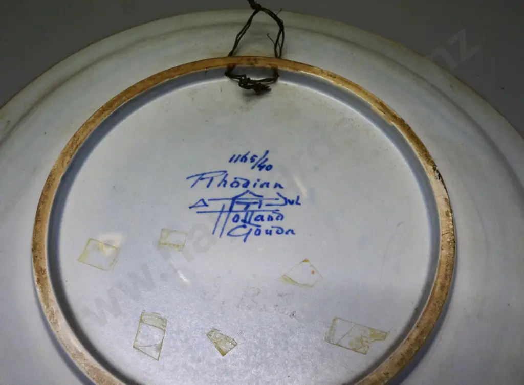 2 Gouda display plates - larger is D-420 Image 1++