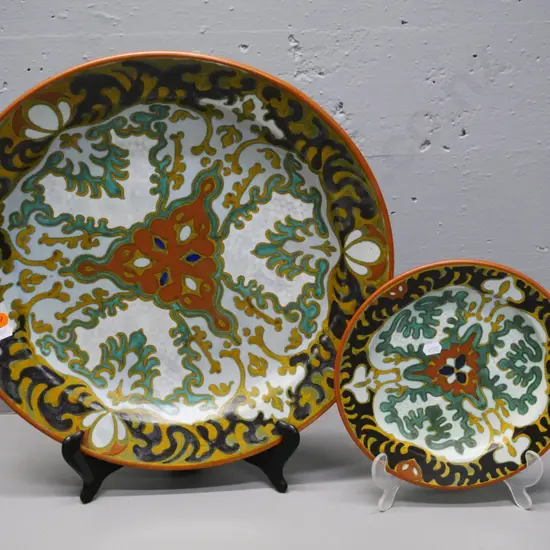 2 Gouda display plates - larger is D-420