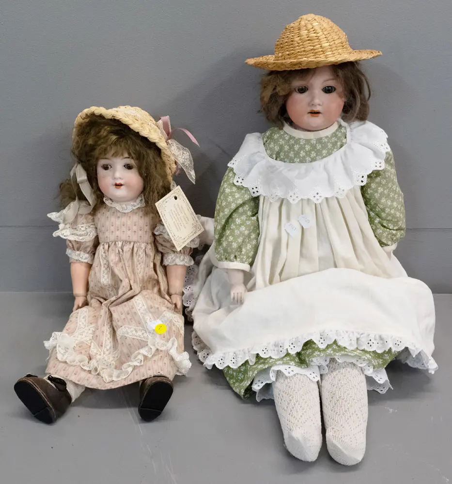 2 display dolls - smaller one with Beechworth Australia tag, larger is L-620 Image 1++