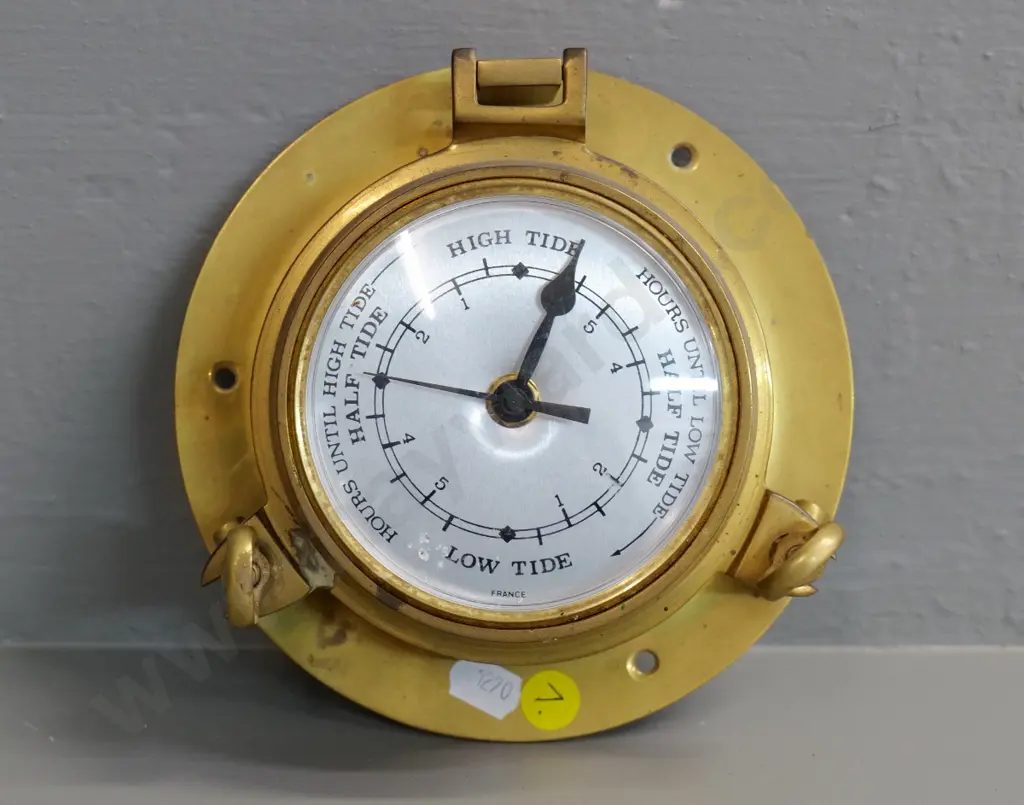 brass cased nautical-themed wall clock with modern quartz movement. Diameter 160 Image 1++