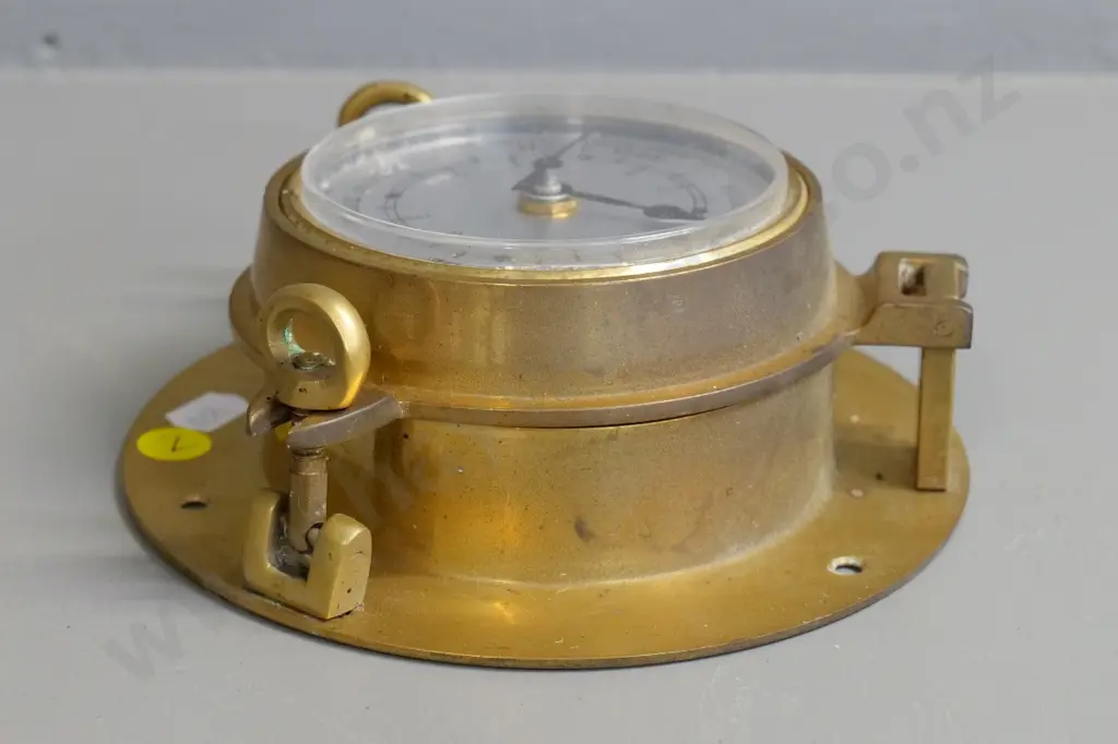 brass cased nautical-themed wall clock with modern quartz movement. Diameter 160 Image 1++
