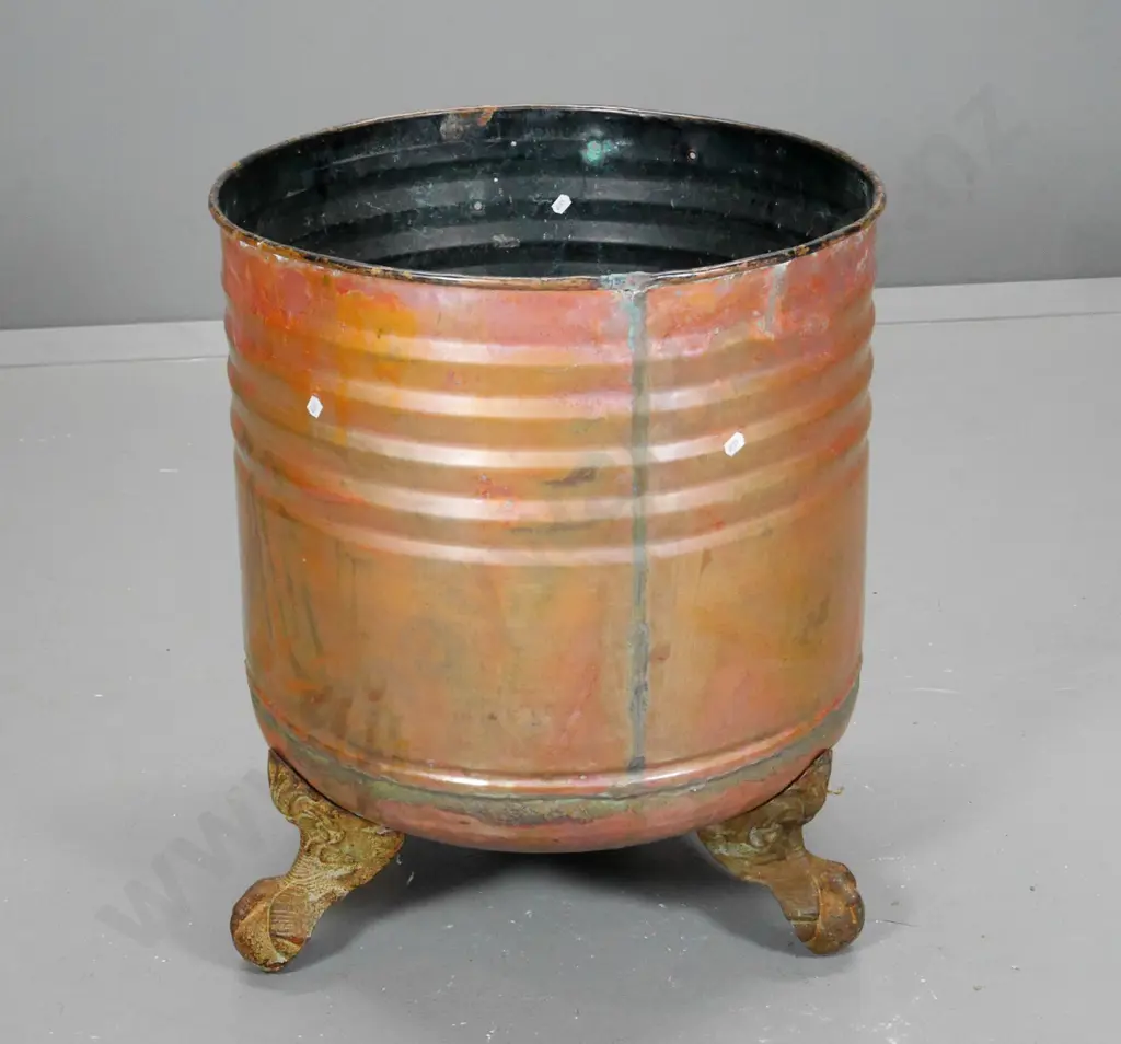 copper turned into wood bin with claw bath feet added - some holes in copper H-590 Diameter 520 Image 1++