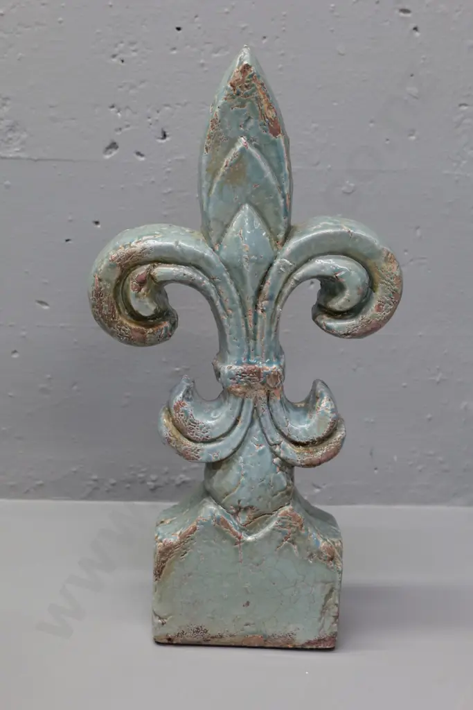 heavy antiqued glaze finish pottery fleur-de-lys ornament H-390 W200 Image 1++