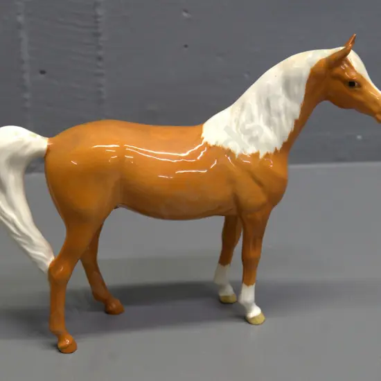 Beswick horse figure H-160 L-210