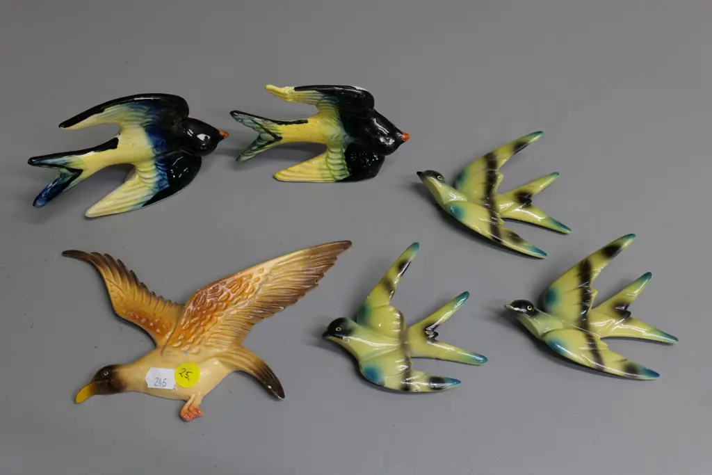 various porcelain birds figures - 4 wall hanging, 2 standing, some chips and repairs - largest is L-185 Image 1++