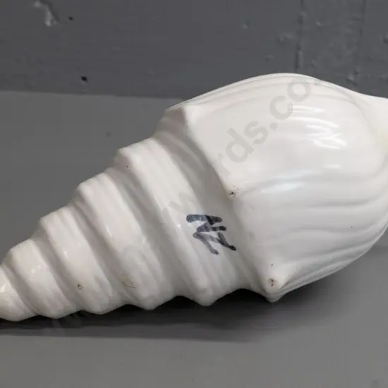 unmarked (Crown Lynn?) shell vase with glazed 'NZ' on side H-110 L-270