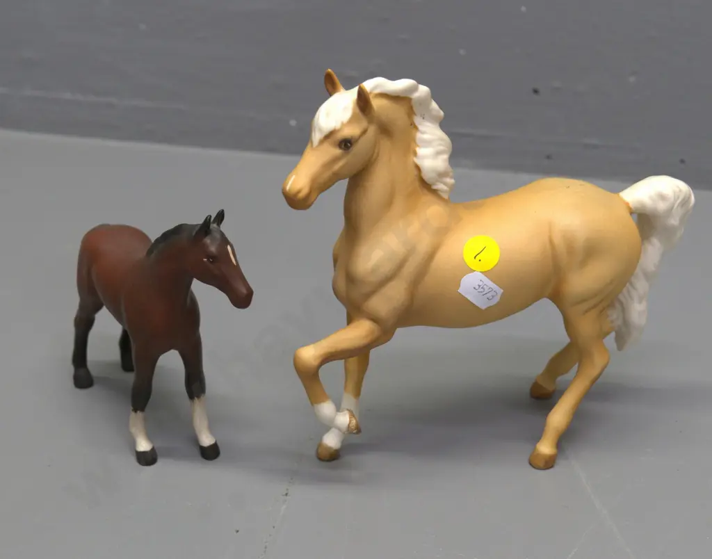 2 Beswick matte glaze figures - horse and foal, larger is H-170 L-170 Image 1++