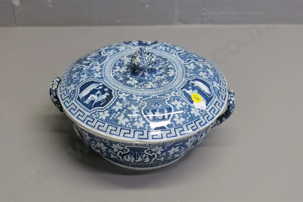 Spode Copeland 'Greek' pattern blue & white lidded serving dish H-130 W-240 at handles Image 1++