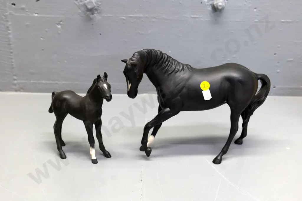 2 Royal Doulton matte glaze figures - matching horse and foal, larger is H-190 L-240 Image 1++