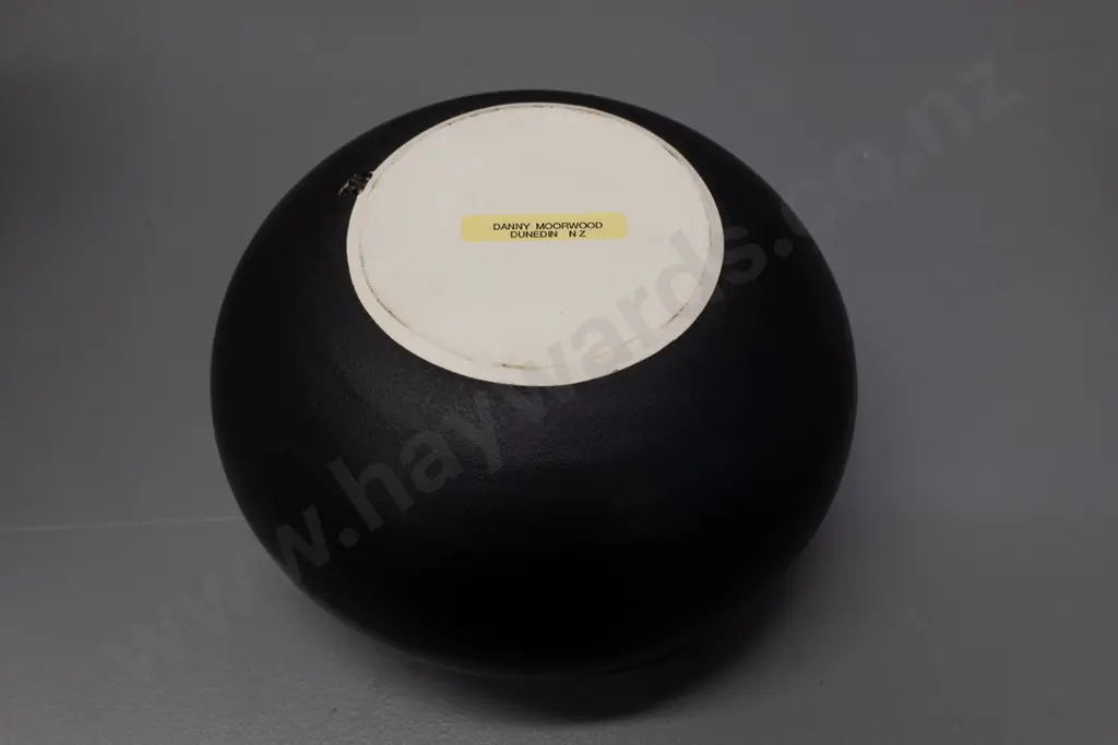 Danny Moorwood Dunedin studio pottery bowl - black with white craze pattern collar H-120 D-210 Image 1++