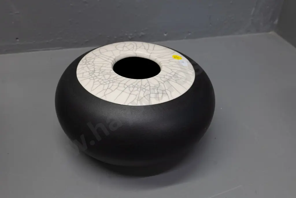 Danny Moorwood Dunedin studio pottery bowl - black with white craze pattern collar H-120 D-210 Image 1++