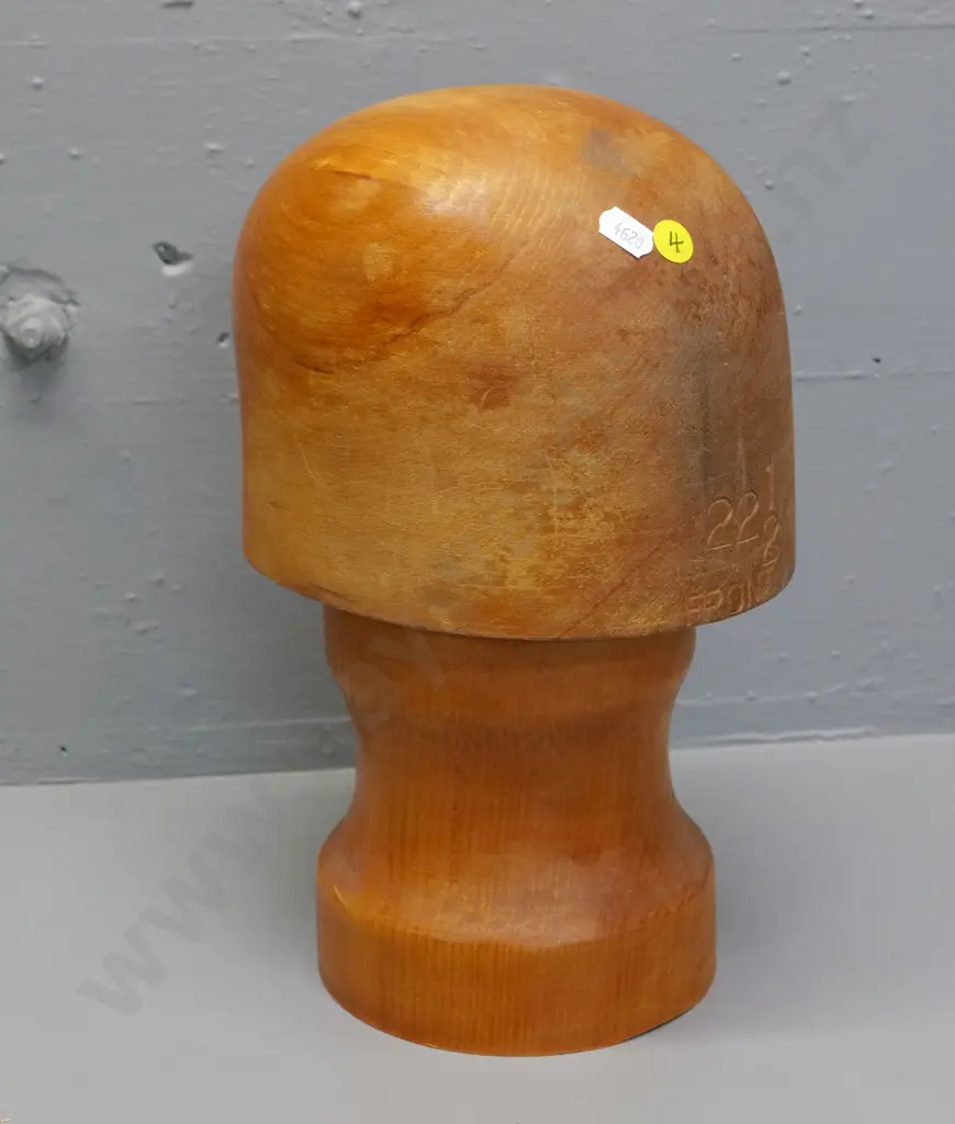 2-piece wooden hat block - engraved "22 1/2" - H-320 Image 1++