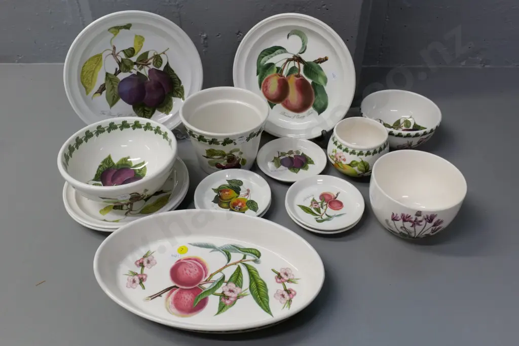 Portmerion china - 14 pieces of Pomona and a Botanic Gardens bowl Image 1++