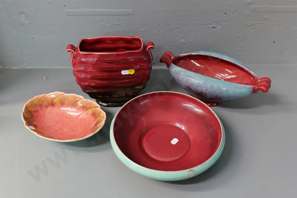 4 retro teal and red items - 2 Bretby bowls, Crown Ducal vase H-150 W-200 & dish Image 1++