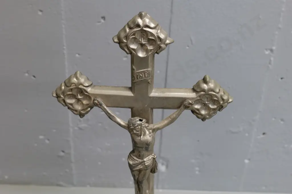 cast metal silver finish crucifix - has some damage to head H-400 Image 1++