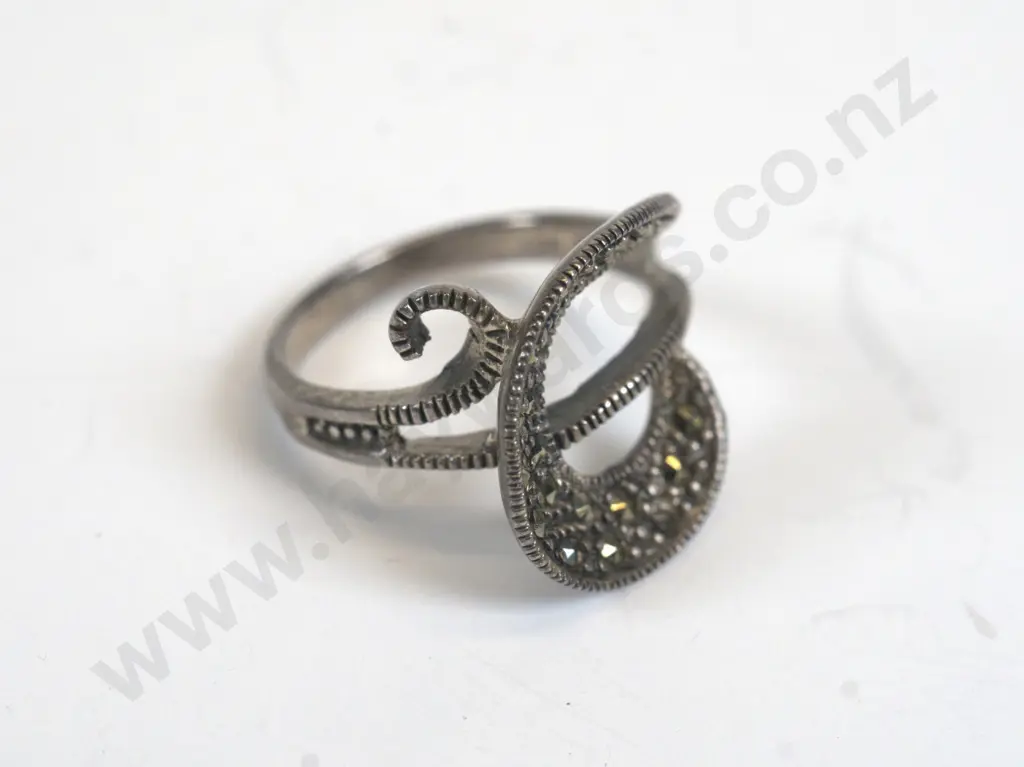 marcasite ring stamped 925 Image 1++